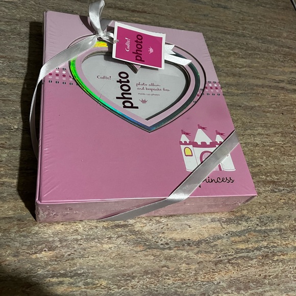 NIB Cudlie photo album and keep safe box. Sealed in plastic - Picture 6 of 10